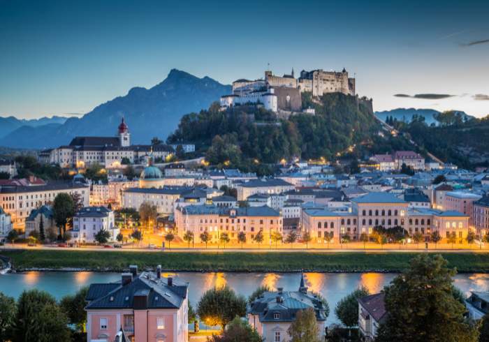 ทัวร์ยุโรป AEU87-10 ตัวตึง EAST EUROPE GERMANY AUSTRIA CZECH(061266)    